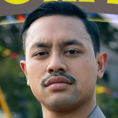 Bukie Mansyur di film Agak Laen